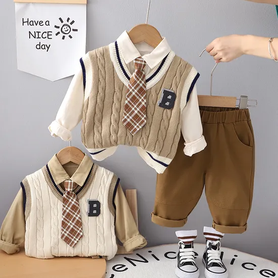 Brown Baby Boy′s Three